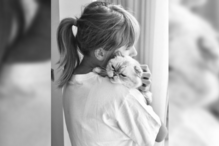Taylor Swift com um dos seus animais de estimação 