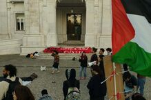 Estudantes ocupam NOVA Medical School em Lisboa e exigem fim da guerra