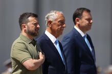 Zelensky ouve hinos da Ucrânia e de Portugal acompanhado por Marcelo e Montenegro