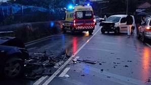Acidente entre carro e carrinha do pão faz um ferido em Santo Tirso