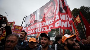 Manifestações na Argentina pelo Dia do Trabalhador e contra políticas de Milei