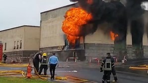 Vários bombeiros feridos durante combate às chamas em Hospital de Ponta Delgada