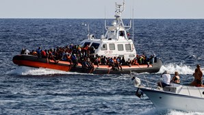 Quase 440 migrantes chegaram à ilha de Lampedusa nas últimas 48 horas