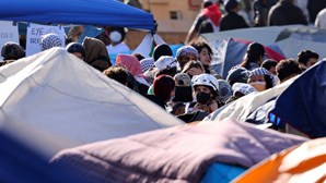 Polícia desmantela acampamento de estudantes na Universidade do Sul da Califórnia