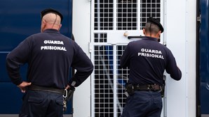 Guardas ‘presos’ a vigiar recluso em hospital civil 