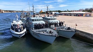Marinha treina abordagens a embarcações suspeitas no Algarve com fuzileiros e militares ingleses