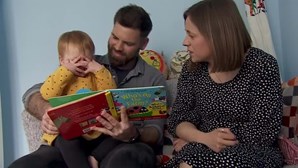 Criança surda ouve pela primeira vez graças a tratamento pioneiro no Reino Unido