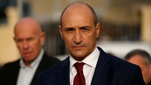 Vice-primeiro-ministro de Malta e candidato a comissário da Comissão Europeia demite-se após ser acusado de fraude