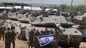 Israel aperta o cerca a Rafah