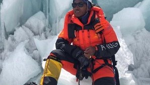 Alpinista nepalês bate recorde ao subir pela 29.ª vez ao Evereste