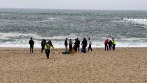 Mulher que morreu após ser resgatada em praia na Póvoa de Varzim tinha 24 anos