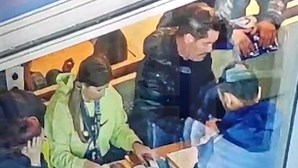 Vídeo exclusivo mostra ‘Macaco’ e a mulher a venderem bilhetes para o FC Porto