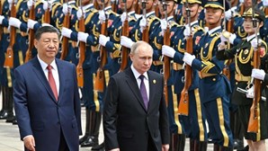 Rússia e China de braço dado para uma "nova era" global