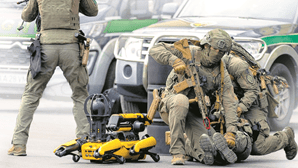 GNR testa cão-robô que é um "salva-vidas" dos operacionais