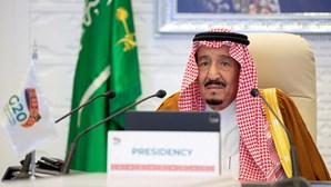 Rei saudita vai começar tratamento para inflamação pulmonar
