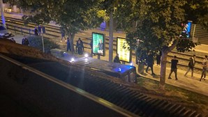 Homem intercetado a vandalizar viaturas com martelo junto a estação de metro no Porto
