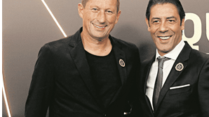 “Schmidt está de corpo e alma no Benfica”: Presidente do Benfica mantém o treinador  