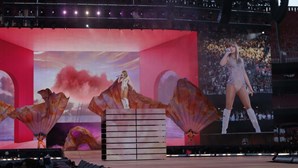 Tsunami de lantejoulas varre Lisboa: Taylor Swift promete voltar a Portugal para mais concertos