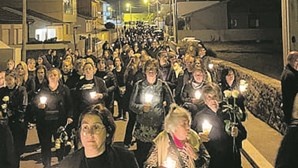 Mais de 200 fiéis em procissão de revolta contra padre em Matosinhos