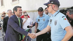 "Houve um imprevisto, mas está aqui o líder do partido": Ventura substitui Tânger Corrêa em arruada em Beja