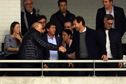 Novo presidente subiu à tribuna de honra do Dragão Arena e esteve com ex-presidente dos azuis e brancos.