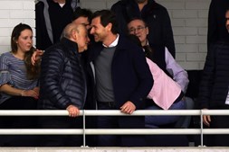 Novo presidente subiu à tribuna de honra do Dragão Arena e esteve com ex-presidente dos azuis e brancos.