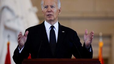 Biden consegue apoio de ex-congressista republicano crítico de Trump