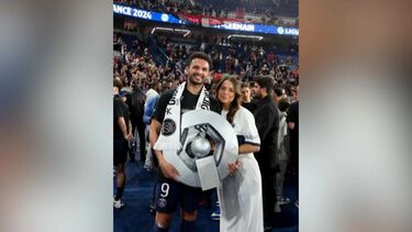 Comentadores do 'Noite das Estrelas' reagem à celebração de Gonçalo Ramos em Paris acompanhado da namorada 