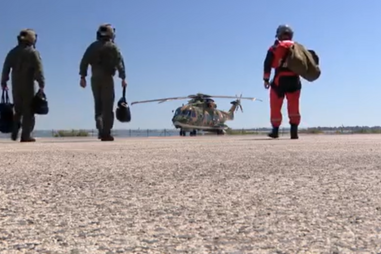 Pais e filha de 5 anos salvos da morte no Atlântico