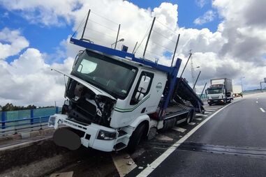 Camião despista-se em Santa Maria da Feira
