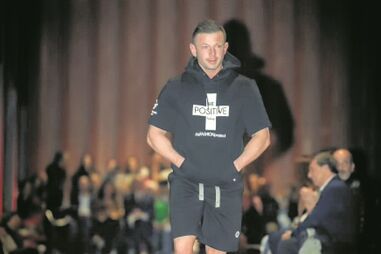 ‘Padre sexy’ é estrela em desfile de moda na Póvoa de Varzim