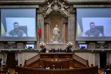 Zelensky falou no Parlamento em abril de 2022 e teve visita prevista em 2023