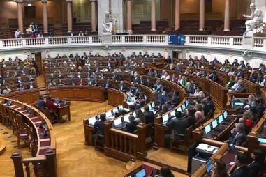 Requerimento potestativo do PS adia votação de proposta do PSD e CDS-PP sobre IRS