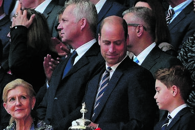 George ao lado do pai