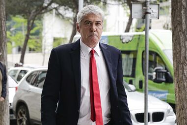 Sócrates estourou várias vezes 'plafond' do cartão de crédito