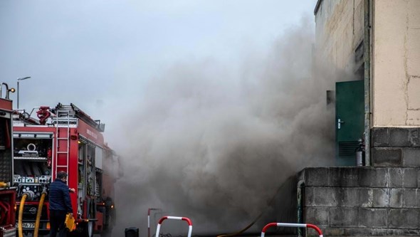 Doentes retirados de Hospital em Ponta Delgada após incêndio. Plano de emergência acionado