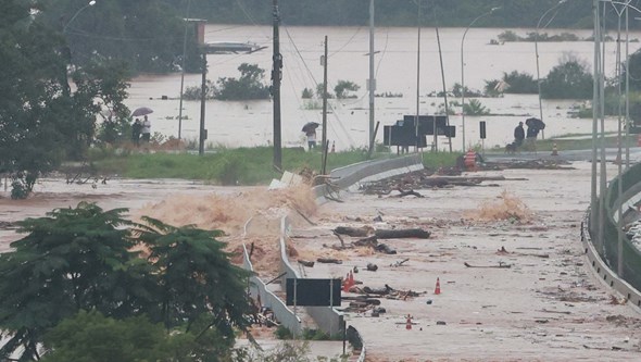 Estado brasileiro vive maior tragédia climática de sempre. Saiba porque está a chover tanto naquela região