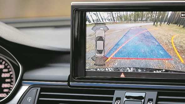 Sensores, radares e câmaras passam a ser obrigatórios em todos os novos carros