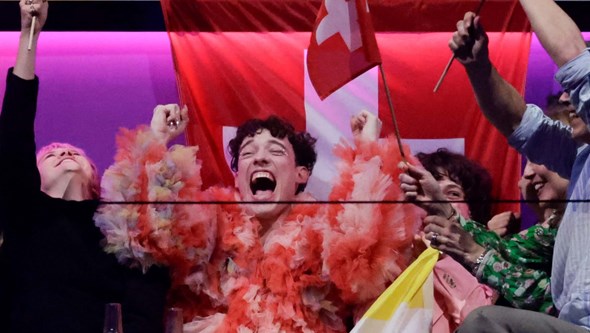 Suíça vence Eurovisão com a canção "The Code". Portugal termina em décimo