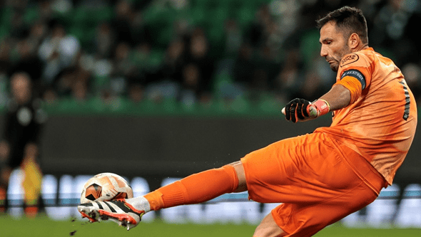 Guarda-redes Antonio Adán despede-se dos adeptos do Sporting no sábado 