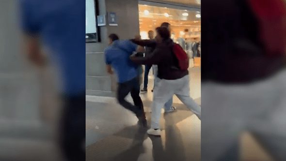 Israelita agredido por retirar autocolante "anti-Israel" de parede de estação de comboios na Bélgica