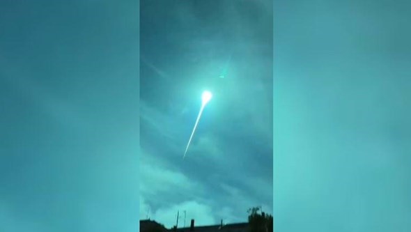 Possível queda de meteoro ilumina céu em várias regiões do país. Veja as imagens