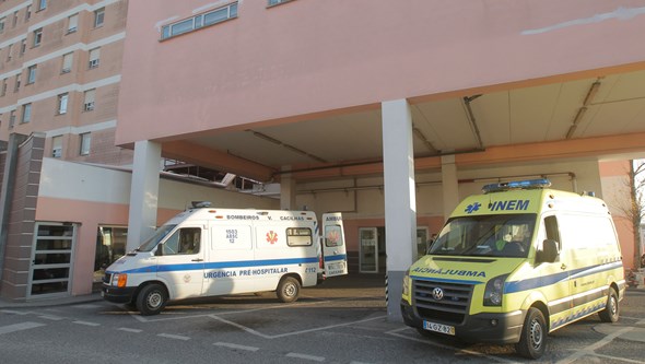 Jovem baleado na barriga e deixado à porta da urgência do Hospital Garcia de Orta