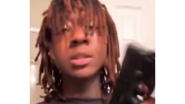 Rapper de 17 anos morre ao disparar acidentalmente sobre si mesmo enquanto exibia arma nas redes sociais