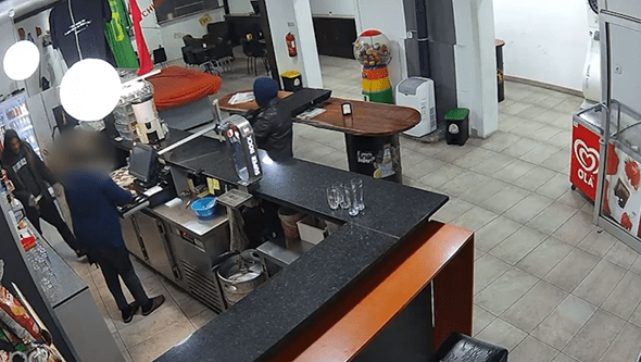 Vídeo mostra assalto armado a café em Amarante