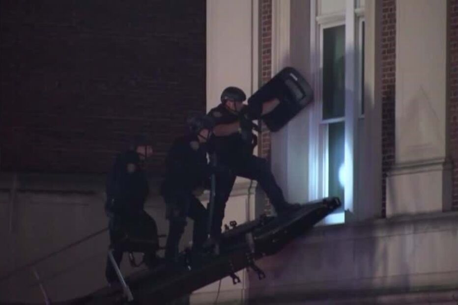 Polícia retira manifestantes pró-Palestina de edifício ocupado na Universidade de Columbia