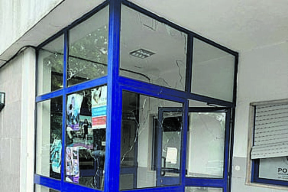 Homem causou danos  e foi detido por reforços 