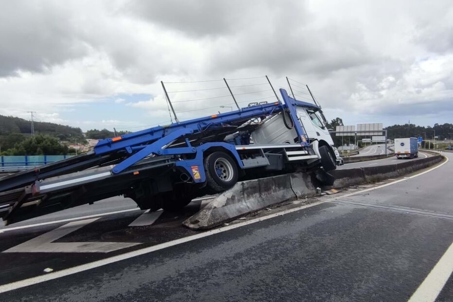 Camião despista-se em Santa Maria da Feira