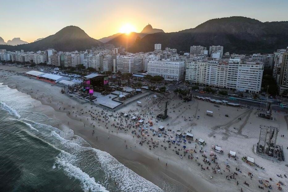 Vista sobre o palco na praia de Copacabana