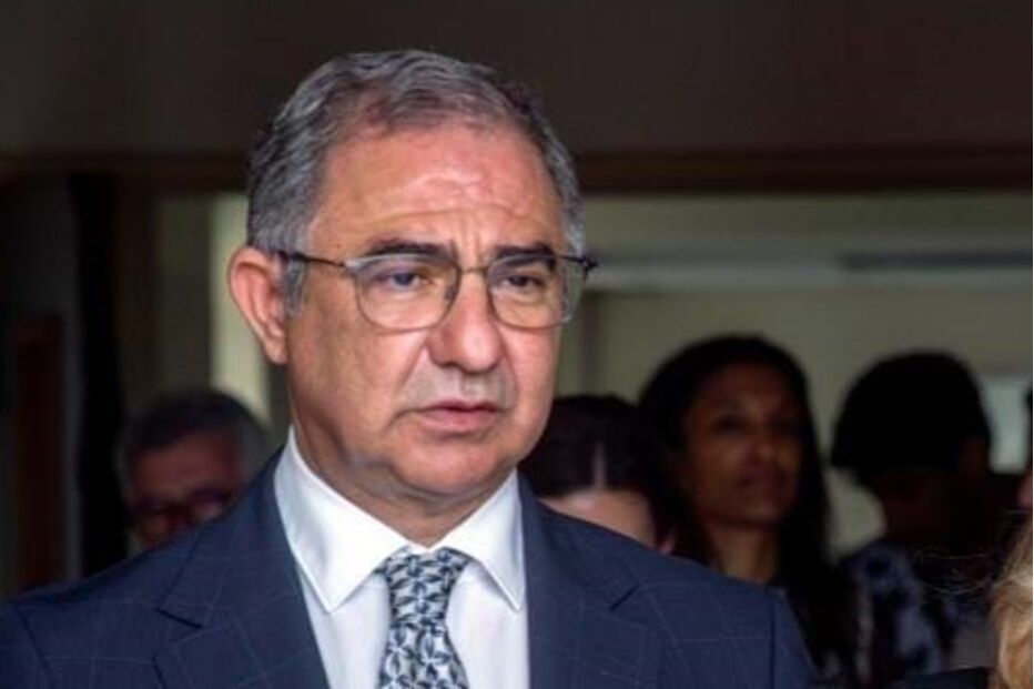 A ministra da Saúde, Ana Paula Martins, acompanhada pelo presidente do Governo Regional dos Açores, José Bolieiro